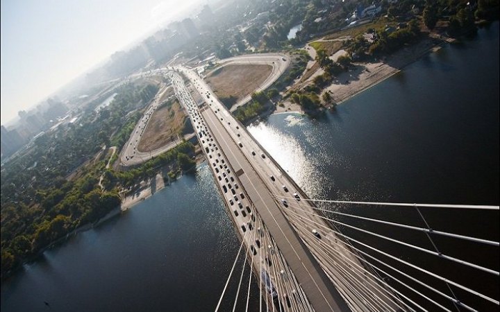 У Києві відкрили рух автотранспорту Південним мостом