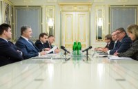 ​Порошенко призвал не направлять наблюдателей на выборы президента РФ в Крыму