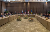 Bloomberg: РФ може вийти з мирних переговорів, якщо Україна не погодиться віддати територію Донбасу