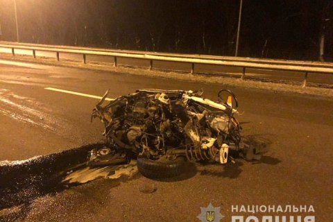 ​В ДТП с микроавтобусом и двумя легковушками на трассе "Киев-Чоп" погибла 10-летняя девочка