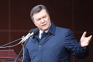 Янукович осудил популистов с экстремистами