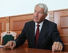 Генсек Совета Европы требует пересмотреть скандальные законы