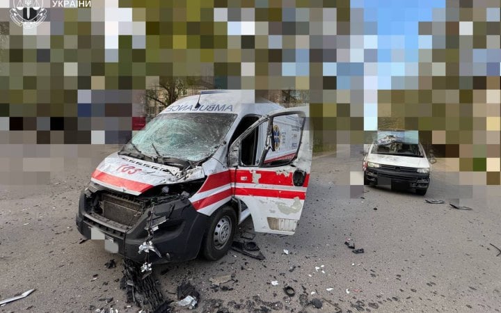 Росіяни атакували у Херсоні авто "швидкої": є жертви (доповнено)