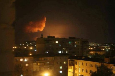 Женщина ранена из-за взрывов на складе боеприпасов в Калиновке (обновлено)