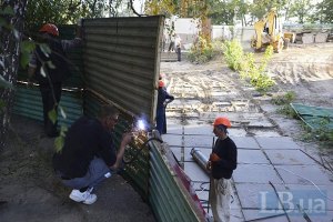 Скандальную стройку на проспекте Правды в Киеве остановили