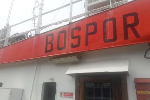 Пограничники задержали судно под флагом Молдовы, переправлявшее моряков в оккупированный Крым