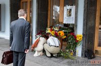 Проститься со Ступкой пришли сотни киевлян