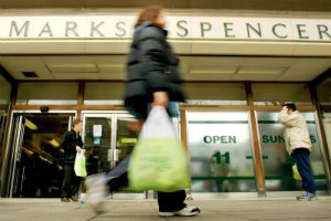 В магазинах Marks & Spencer кассиры-мусульмане могут не продавать алкоголь и свинину