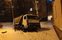 У Києві затримали водія напідпитку, КАМАЗ якого застряг у снігу