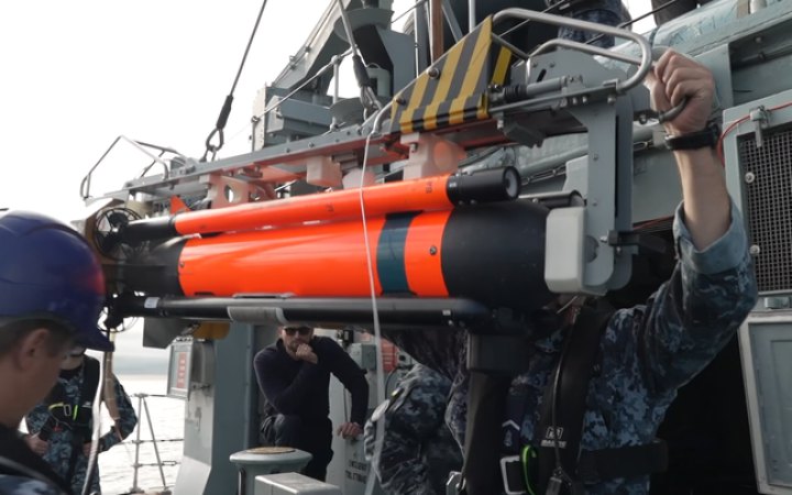 Українські моряки відпрацьовують знищення морських мін за допомогою підводного дрона SeaFox
