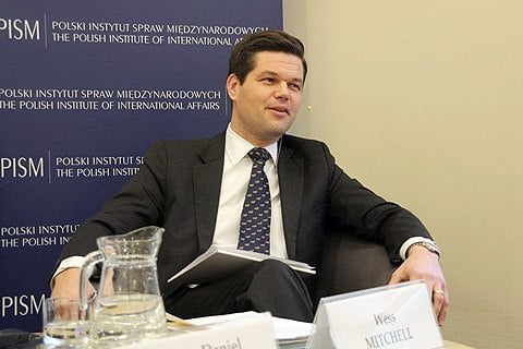Помощник госсекретаря США Митчелл посетит Украину 14-16 ноября