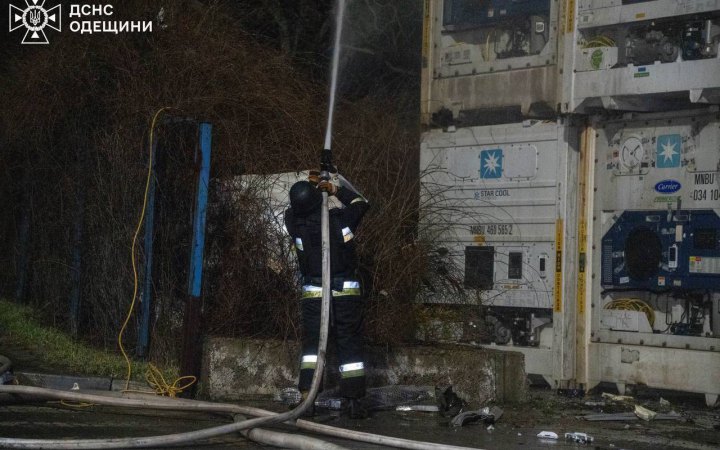 Вночі РФ атакувала Одещину. Поранена дитина, у портах зайнялися контейнери із продовольством