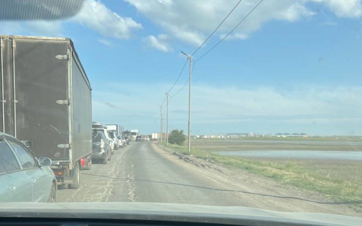 Через оголошену окупантами евакуацію на КПП “Чонгар” при в’їзді до Криму утворився великий затор, - Федоров