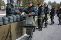 Яценюк призвал добровольцев вступать на службу в Нацгвардию и ВСУ