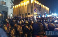 ​На Европейской площади начинаются стычки между "Беркутом" и митингующими