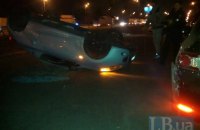В Киеве в результате ДТП перевернулся редкий родстер