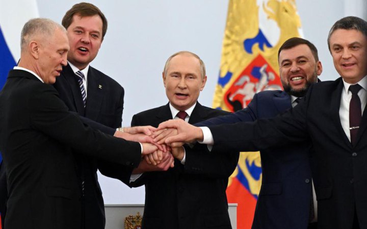Росіяни намагаються “інтегрувати” тимчасово окуповані українські території з РФ