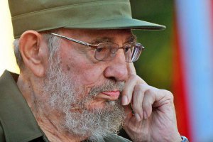 Янукович поздравил лидера кубинской революции Кастро с днем рождения