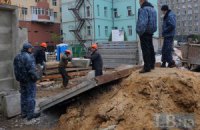 Незаконную стройку на Жилянской снова обносят забором