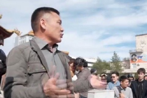 В Калмыкии протестующие против главаря "ДНР" на посту мэра Элисты обратились к нему на украинском языке