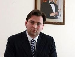 АП: рабочий день Януковича длится по 14 часов