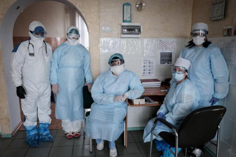 НСЗУ перечислила более 1,3 млрд грн на повышение зарплат медикам в сентябре и октябре
