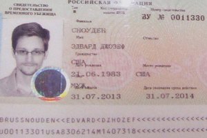 Отец Сноудена встретится с сыном в Москве