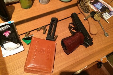 В Киеве мужчина с балкона квартиры стрелял по прохожим