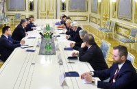 Порошенко обсудил с главами МИД Британии и Польши ситуацию на Донбассе 