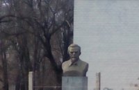 У Чернігові знесли пам'ятник Петровському