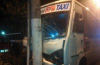 Маршрутка врезалась в электроопору в Одессе: 9 пострадавших