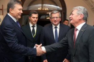 Янукович начал переговоры с президентами трех европейских стран