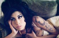 Смертельную дозу кокаина Эми Уайнхаус дал друг?