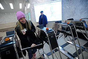 Работников столичного метрополитена обязали улыбаться