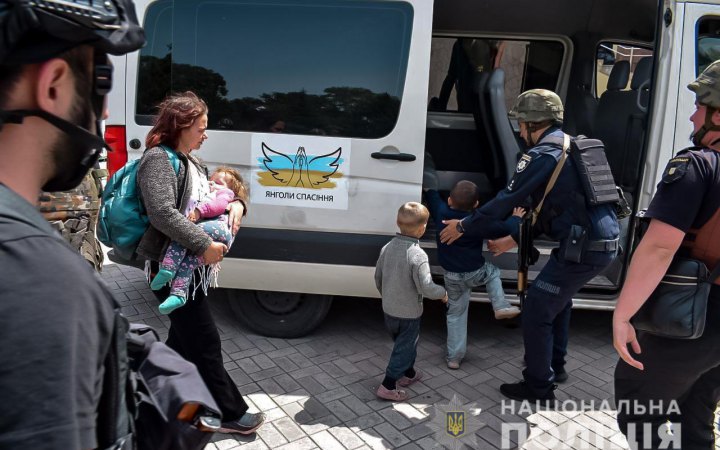 Під час обстрілів “зелених коридорів” загинуло понад 30 людей, – глава Нацполіції
