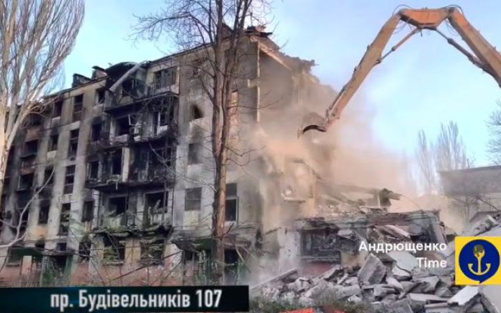 Окупанти демонтували в Маріуполі 50 багатоповерхівок, - Андрющенко