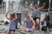 День ВДВ в России закончился задержанием сотни десантников