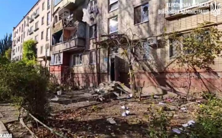 Окупанти вдарили по Корабельному району Херсона, є загиблий та поранені (оновлено)