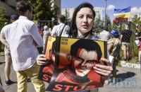 Активісти прийшли під Дарницький райсуд, який розглядає справу Медведчука проти книги про Стуса (оновлено)