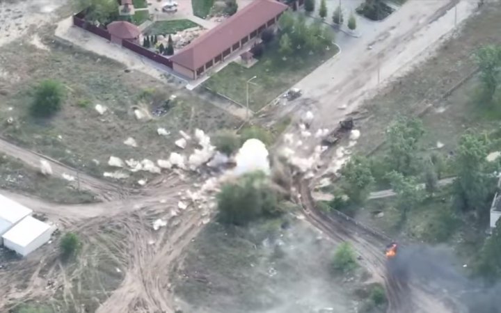 Українські захисники показали, як знищили два російські танки на Луганщині