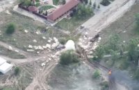 Українські захисники показали, як знищили два російські танки на Луганщині