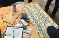 В Киеве задержали фальшивомонетчиков, которые "вбросили" в украинский валютный рынок сотни тысяч "долларов" премиум-качества
