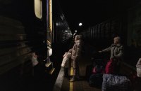 Кабмін підтримав примусову евакуацію дітей із зон активних бойових дій