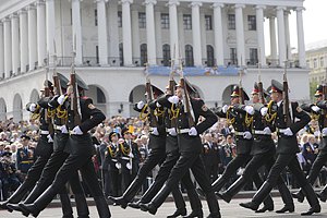 Тратить на парад 320 млн грн – это «пир во время чумы» - мнение