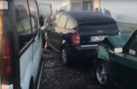 Через сильний смог у Львові зіткнулися 12 автомобілів
