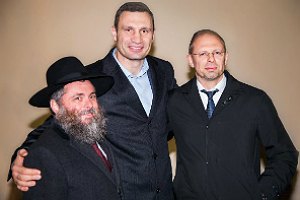 Кличко принял участие в праздновании Хануки