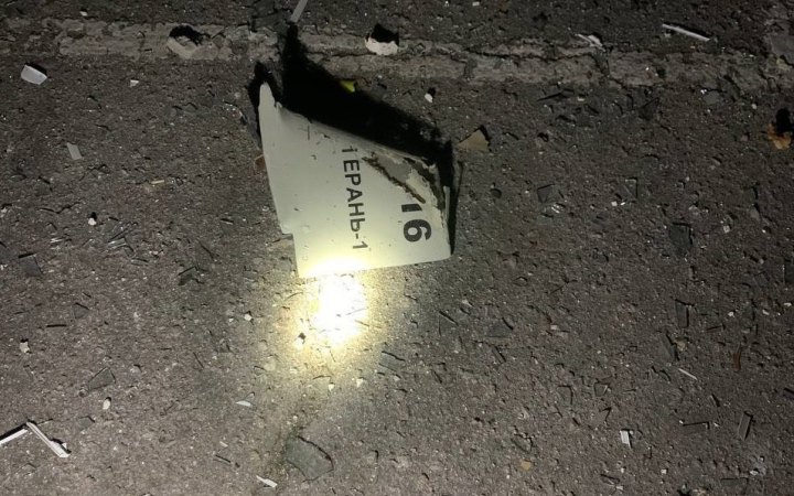 У Запоріжжі спрацювала ППО, уламки впали на одній із вулиць 