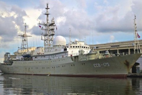 Российский корабль-разведчик совершает опасные маневры у берегов США