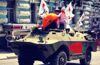 "Кролики" на БТРе попытались сорвать акцию оппозиции