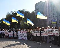 В Днепропетровске прошла акция протеста против закрытия магазинов second hand